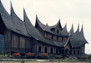 Istana Basa Pagaruyung sumber : kelapalaras.blogspot.com